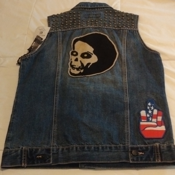 ☠️Kill City Studded Patched Denim Vest - Picture 3 of 9